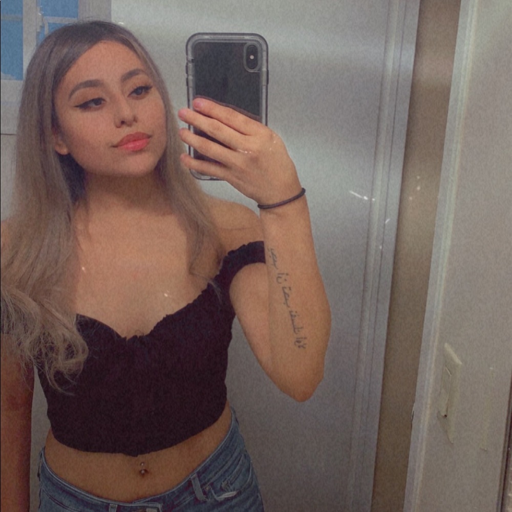 Meet your Posher, Vanessa